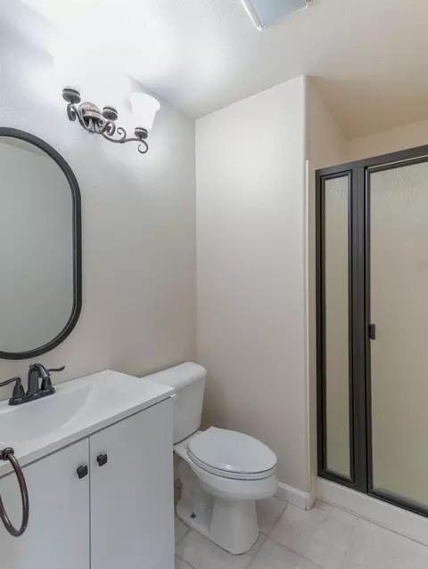 Bath - 642 Tulare Ct, Tracy, CA 95304 photo 1 of 3