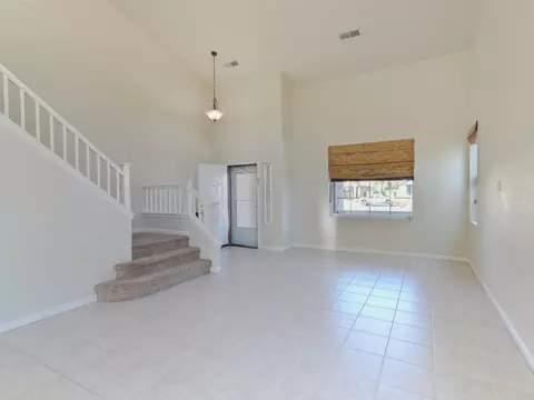 Living - 642 Tulare Ct, Tracy, CA 95304 photo 1 of 3