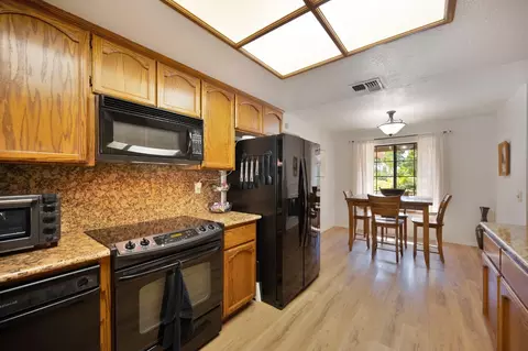 Kitchen - 1050 Itow Ct, Penryn, CA 95663 photo 5 of 5