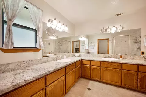 Bath - 1050 Itow Ct, Penryn, CA 95663 photo 1 of 5