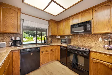 Kitchen - 1050 Itow Ct, Penryn, CA 95663 photo 4 of 5