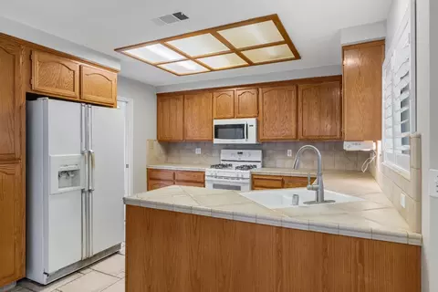 Kitchen - 3917 Terhune Ct, Modesto, CA 95356 photo 2 of 3