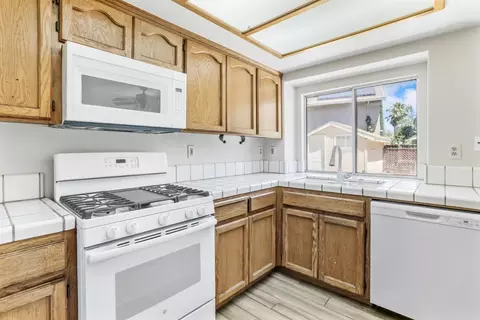 Kitchen - 905 Christy Ct, Tracy, CA 95376 photo 4 of 4