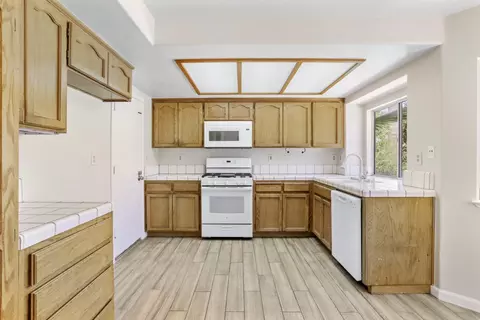 Kitchen - 905 Christy Ct, Tracy, CA 95376 photo 2 of 4