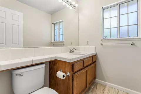 Bath - 905 Christy Ct, Tracy, CA 95376 photo 1 of 3