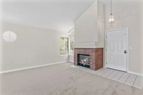 Living - 905 Christy Ct, Tracy, CA 95376 photo 2 of 3