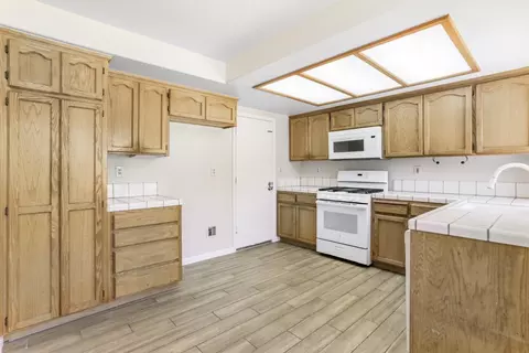 Kitchen - 905 Christy Ct, Tracy, CA 95376 photo 3 of 4