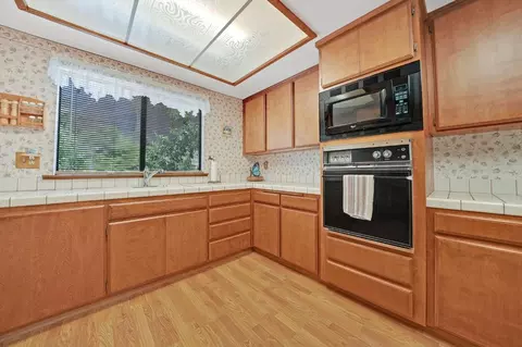 Kitchen - 20301 E Clinton Rd, Jackson, CA 95642 photo 6 of 9