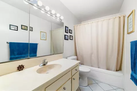 Bath - 4513 Foster Way, Carmichael, CA 95608 photo 1 of 1