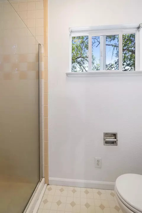 Bath - 4810 Cedar Ravine Rd, Placerville, CA 95667 photo 3 of 6