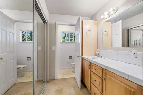 Bath - 4810 Cedar Ravine Rd, Placerville, CA 95667 photo 2 of 6