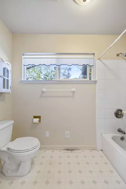 Bath - 4810 Cedar Ravine Rd, Placerville, CA 95667 photo 5 of 6