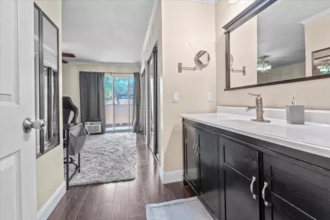 Bath - 3138 Andre Ln, Turlock, CA 95382 photo 2 of 5