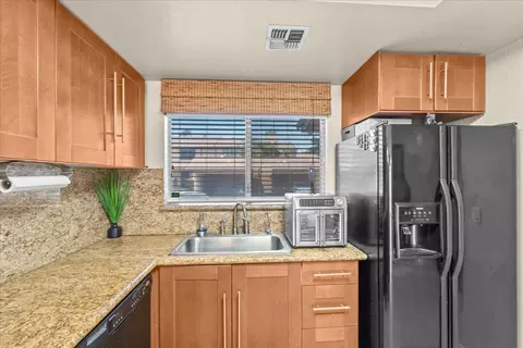 Kitchen - 3138 Andre Ln, Turlock, CA 95382 photo 3 of 5