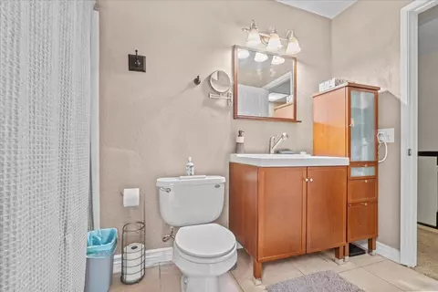Bath - 3138 Andre Ln, Turlock, CA 95382 photo 3 of 5