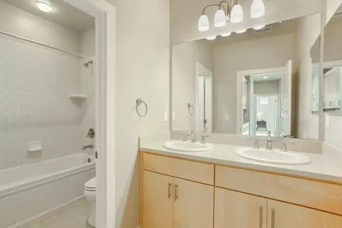 Bath - 4571 Blue Oak Pl, Davis, CA 95618 photo 4 of 4