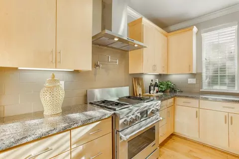 Kitchen - 4571 Blue Oak Pl, Davis, CA 95618 photo 4 of 6