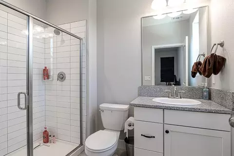 Bath - 1631 Fulton Ave, Ripon, CA 95366 photo 1 of 3