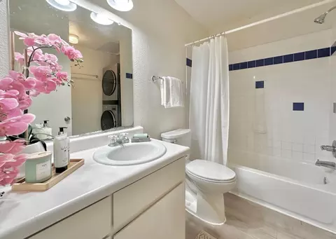 Bath - 2300 Sycamore Ln #18, Davis, CA 95616 photo 2 of 2