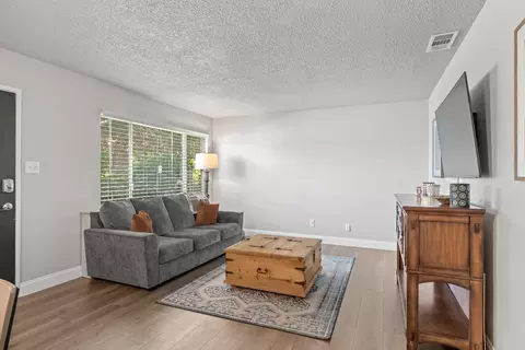 6306 Coyle Ave, Carmichael, CA 95608 photo 3