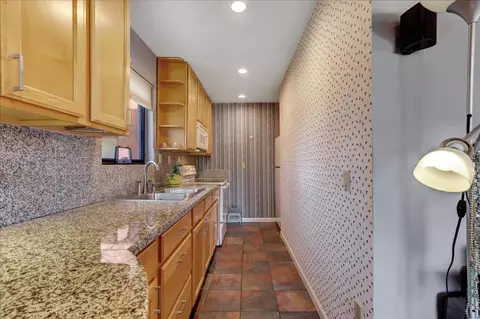 Kitchen - 23357 Meyer Ravine Rd, Grass Valley, CA 95949 photo 8 of 10