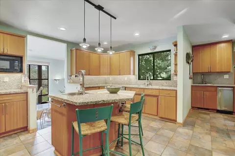 Kitchen - 23357 Meyer Ravine Rd, Grass Valley, CA 95949 photo 5 of 10