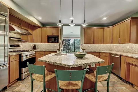 Kitchen - 23357 Meyer Ravine Rd, Grass Valley, CA 95949 photo 4 of 10