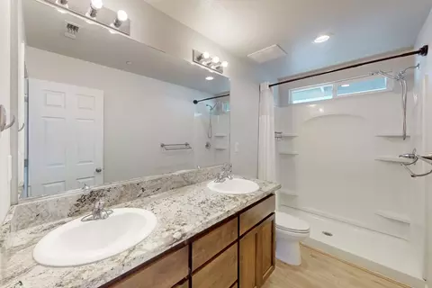 Bath - 2136 California St, Sutter, CA 95982 photo 2 of 3