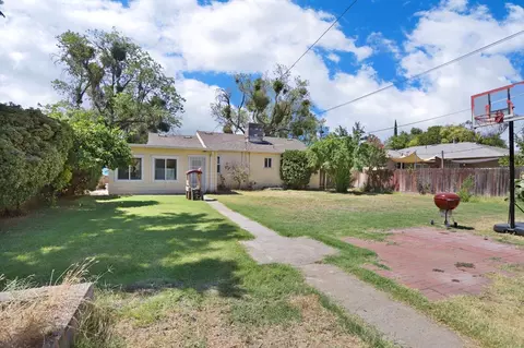 Exterior - 2035 Haddon Ave, Modesto, CA 95354 photo 5 of 8