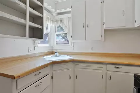 Kitchen - 2035 Haddon Ave, Modesto, CA 95354 photo 3 of 4