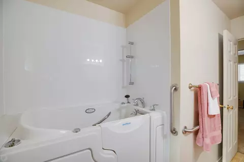 Bath - 2325 W Rumble Rd, Modesto, CA 95350 photo 2 of 3