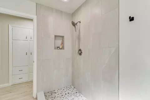 Bath - 3227 Root Ave, Carmichael, CA 95608 photo 6 of 6
