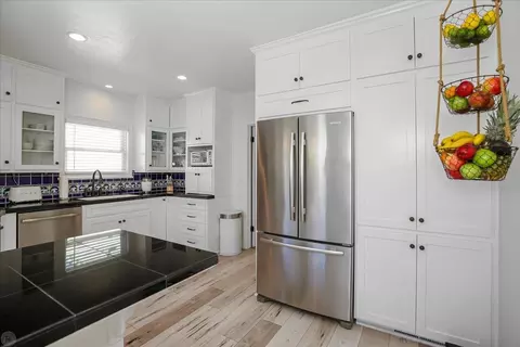 Kitchen - 119 Achor Ct, Modesto, CA 95354 photo 3 of 8