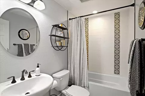 Bath - 119 Achor Ct, Modesto, CA 95354 photo 3 of 3