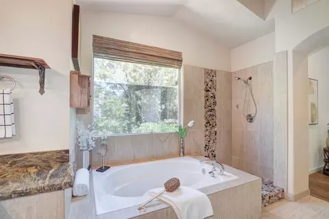Bath - 1205 Villaverde Ln, Davis, CA 95618 photo 5 of 10