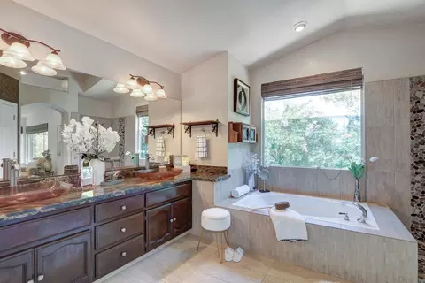 Bath - 1205 Villaverde Ln, Davis, CA 95618 photo 4 of 10