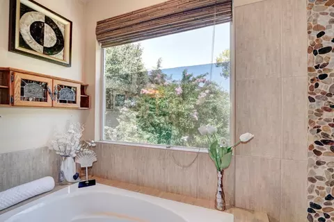 Bath - 1205 Villaverde Ln, Davis, CA 95618 photo 2 of 10