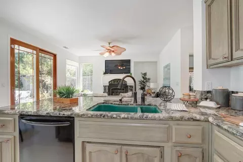Kitchen - 1205 Villaverde Ln, Davis, CA 95618 photo 5 of 10