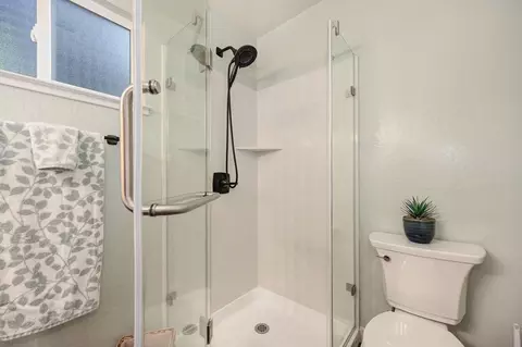 Bath - 2620 Blackburn Dr, Davis, CA 95618 photo 2 of 3