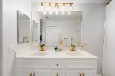 Bath - 7953 Red Ruby Way, Antelope, CA 95843 photo 3 of 4