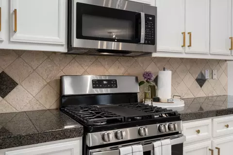 Kitchen - 7953 Red Ruby Way, Antelope, CA 95843 photo 4 of 5