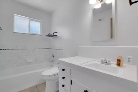 Bath - 1014 E Alameda St, Manteca, CA 95336 photo 2 of 3