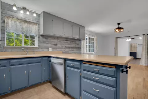 Kitchen - 1014 E Alameda St, Manteca, CA 95336 photo 4 of 4