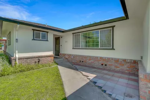 Exterior - 1014 E Alameda St, Manteca, CA 95336 photo 2 of 6