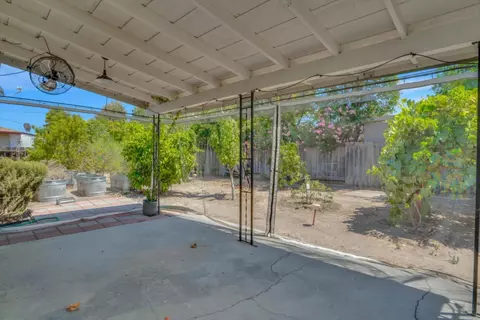 Exterior - 1014 E Alameda St, Manteca, CA 95336 photo 3 of 6