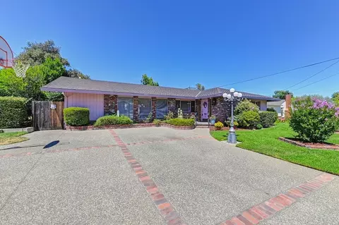905 Poppy Ln, Roseville, CA 95678