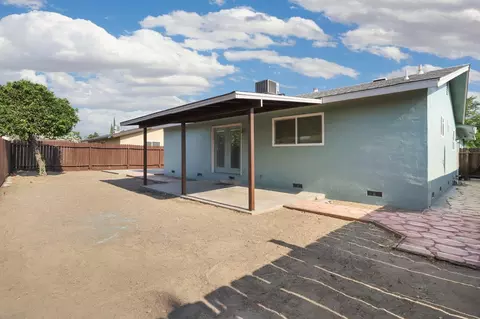 Exterior - 1354 Mitchell Ln, Manteca, CA 95336 photo 4 of 6