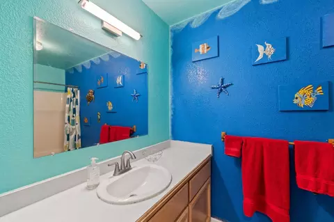 Bath - 1395 Blue Tent Ct, Cool, CA 95614 photo 3 of 7