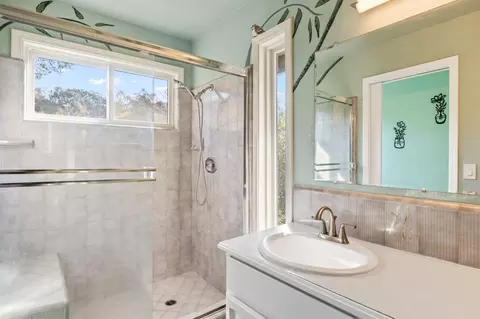 Bath - 1395 Blue Tent Ct, Cool, CA 95614 photo 6 of 7