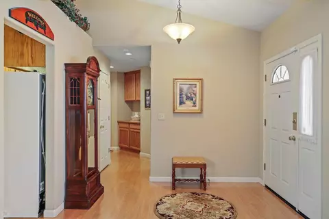 Entry Way - 1708 Brookside Dr, Manteca, CA 95336 photo 4 of 6